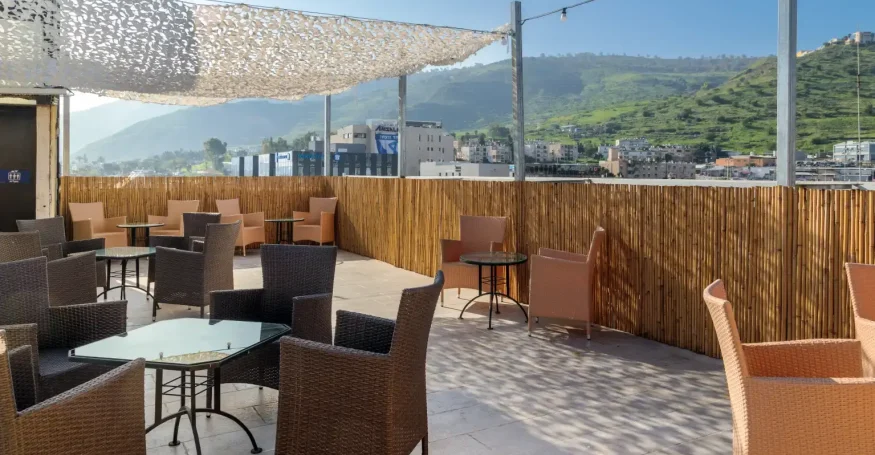 בית מלון בטבריה עם גישה נוחה לספורט ימי ואטרקציות