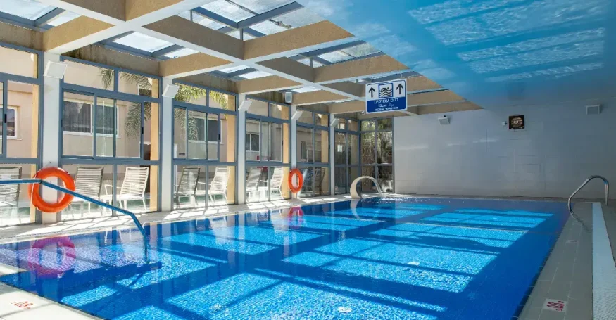 מלון מצפה רמון עם בריכה מפנקת ונוף פנורמי למדבר